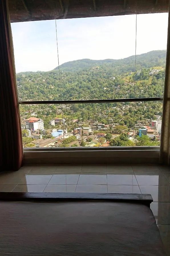 Sky Valley Hotel Kandy 3*,