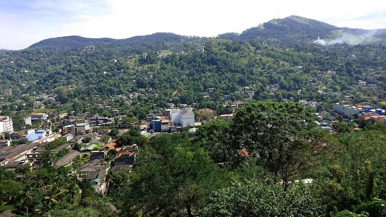 Hotel Sky Valley Kandy 3*,